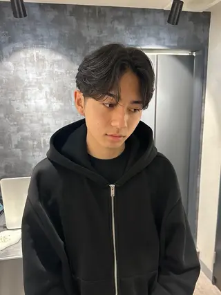 ミディアム パーマ メンズ SALOWIN 原宿 iori所属・🌟原宿指名No.1 センターパート⭐️のヘアスタイル