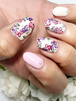 ミディアム カラー ネイル CITRAtotal beautyのネイルデザイン