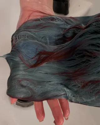 カラー hinata /ハイトーンのヘアスタイル