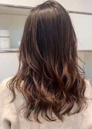 セミロング stair:case 武蔵小杉店所属・艶カラーリスト 牛込萌香のヘアスタイル