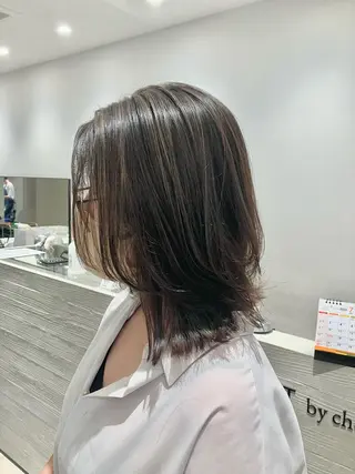 ミディアム カラー サキ🤍ハイトーン 🩰くびれ巻きヘアのヘアスタイル