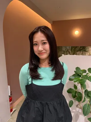 セミロング RosierBlue 工藤のヘアスタイル