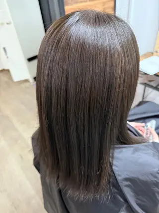 ミディアム 酒井 緋菜のヘアスタイル
