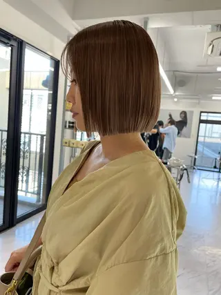 ショート カラー TATSUブリーチ/ ミルクティーベージュのヘアスタイル