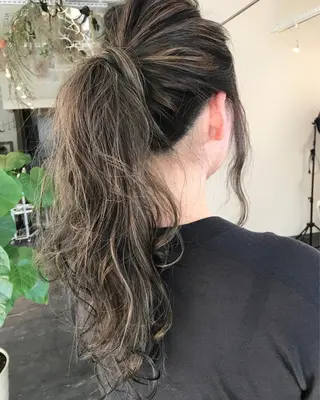 ロング カラー ヘアアレンジ Mariana/ 鶴原-ハイライトのヘアスタイル