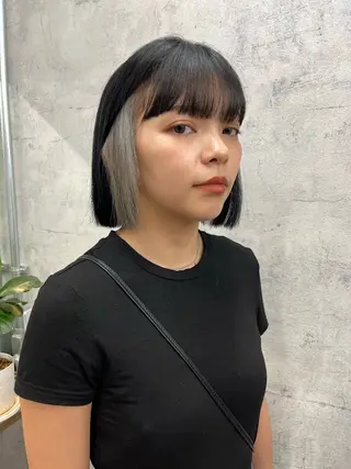 ショート カラー ハイトーン/レイヤー 💜Akaneのヘアスタイル