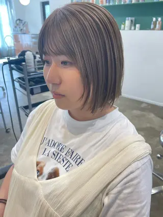 ショート カラー pole/apartment所属・💓パーマ，💗 レイヤーカットのヘアスタイル