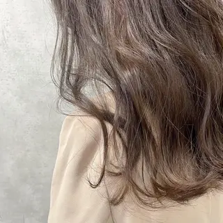 ミディアム カラー universe tokyoのヘアスタイル