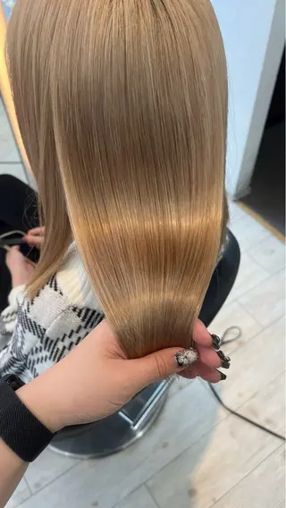 ブリーチ/髪質改善/ ハイトーン/暖色のヘアスタイル