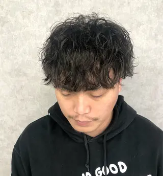 パーマ メンズ ショート、韓国メンズ ヘアのかつらぎのヘアスタイル