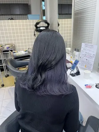 セミロング 寒色＆ブリーチ特化 寒色MiOのヘアスタイル