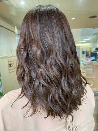 ミディアム 丸山 亜加理のヘアスタイル
