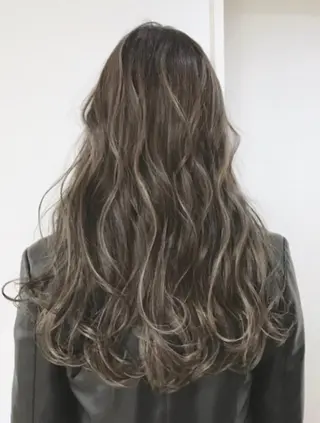 セミロング カラー ケア剤オタク×海外 ヘア長谷川裕起のヘアスタイル