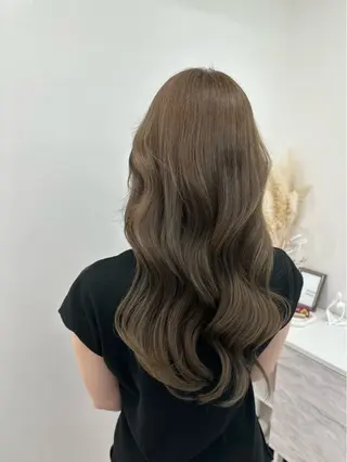 ロング WHITELY     Shibuya所属・プライベートサロン Akane🤍のヘアスタイル