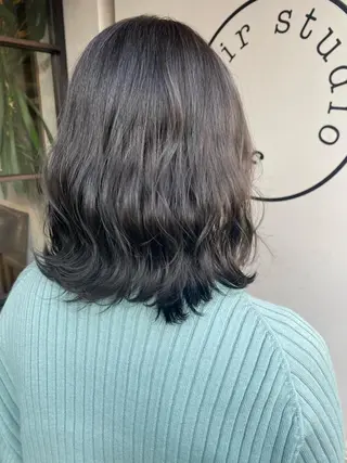 ミディアム カラー 川越 輝梨奈のヘアスタイル