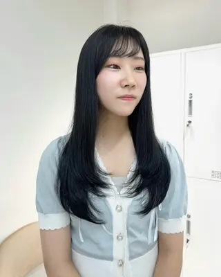 ロング REI /艶髪/透明 感カラー/ボブのヘアスタイル