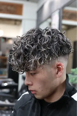 ショート カラー パーマ メンズ 断髪刈舞所属・フェード・メッシュ ハイトーン/fumaのヘアスタイル