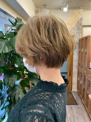 ショート カラー 西尾 成美のヘアスタイル