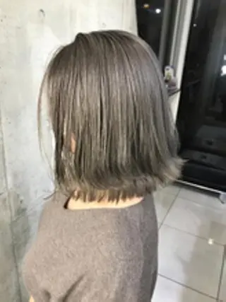 ショート カラー 前田 桃花のヘアスタイル