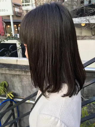 ミディアム カラー THE DAY所属・AKI HASHIMOTOのヘアスタイル