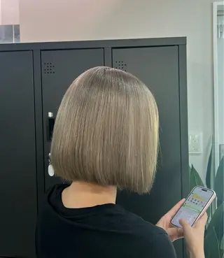 ショート カラー キッズ W-TOKYO所属・ハイトーン/艶カラー 𝐧𝐨𝐚のヘアスタイル