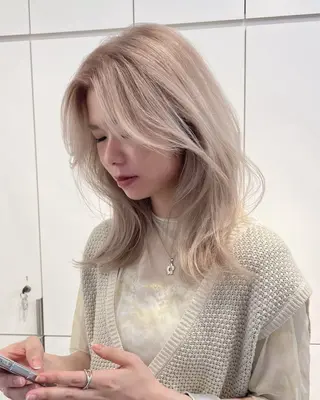 ミディアム カラー レイヤー/ブリーチ ♥️【木坂 桃歌】のヘアスタイル