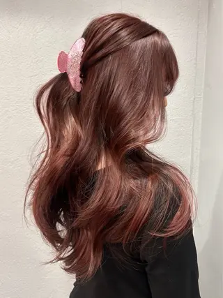 ロング カラー 𝑴𝑶𝑲𝑨渋谷 トレンド韓国ヘア🩷のヘアスタイル
