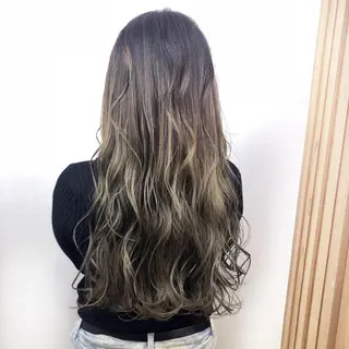 ロング カラー ベージュ/インナー カラー🤍Rieのヘアスタイル