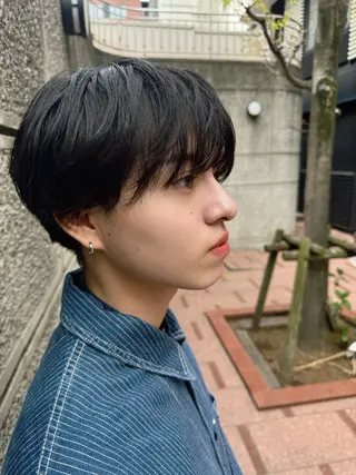 ショート メンズ excia渋谷所属・曲がる縮毛矯正 センターパート/翼のヘアスタイル