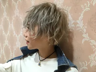 ショート カラー graxi'    グラシー所属・ブリーチ/ハイトーン SERINAのヘアスタイル