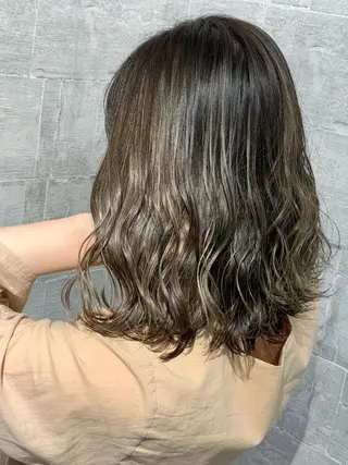 セミロング ank classic hair【アンククラシックヘアー】所属・バレイヤージュ ハイライト　齋藤祐哉のヘアスタイル