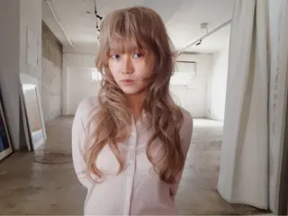 ロング 鈴木瑛里／ブロンド ベージュ／男女のヘアスタイル