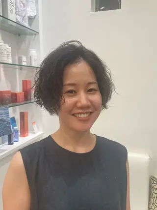 ショート atelier doux dimanche（アトリエ・ドゥー・ディマンシュ）所属・Fukamiレイヤー 透明感カラーのヘアスタイル