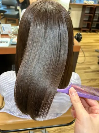 ミディアム 榮 百合香のヘアスタイル