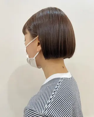 ショート 内田温子大人女性 ハイライト、ボブのヘアスタイル