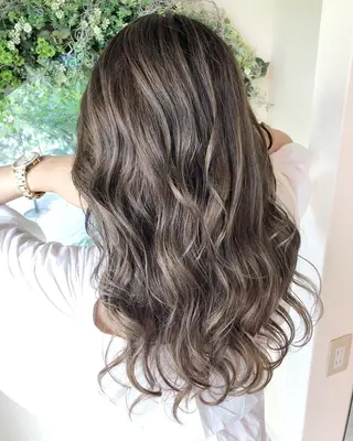 ロング カラー パーマ 上霜 菜月のヘアスタイル