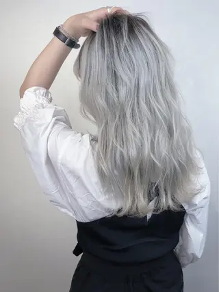 ロング カラー _WHITE 天王寺のヘアスタイル