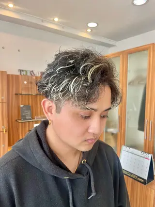 ショート カラー パーマ メンズ パーマ特化美容師 🔥Yoshiyaのヘアスタイル