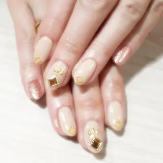 ミディアム ネイル 安藤 Charlotteのネイルデザイン