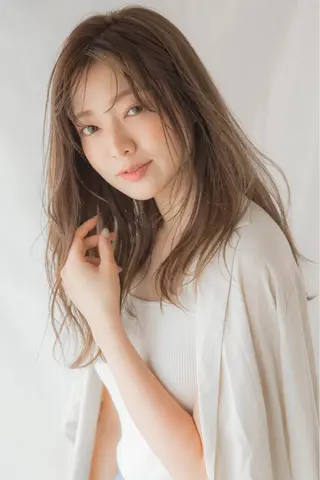 ロング APA KABAR HEAD OFFICE所属・半田 瑠衣のヘアスタイル