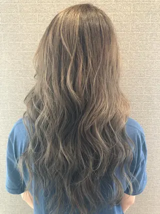 ロング カラー ヘアアレンジ NEO Beauty Salon所属・𝐍𝐄𝐎 𝐉𝐔𝐑𝐈のネイルデザイン