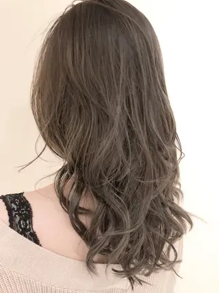 セミロング カラー ヘアアレンジ いしだ みさきのヘアスタイル