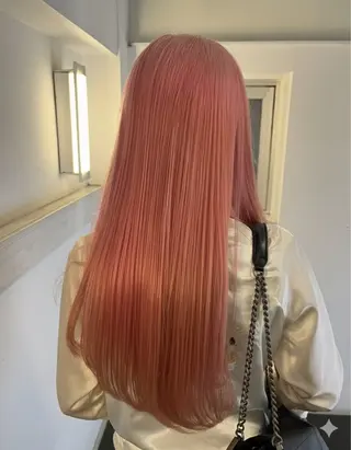 ロング Gisel/ ainaのヘアスタイル