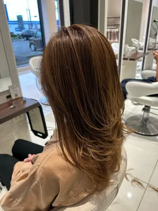 ロング 海外カラー白髪ぼかし ティファニーサユリのヘアスタイル