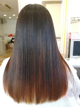 セミロング イプス ビューティーのヘアスタイル