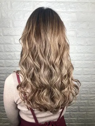 セミロング カラー 西本 夏美のヘアスタイル