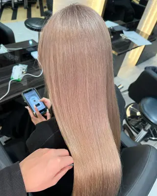 ロング ✨️韓国風カラー✨️ 最高級エクステ✨️のヘアスタイル