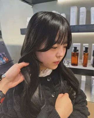 セミロング SEAM所属・詩音 ／札幌美容師のヘアスタイル
