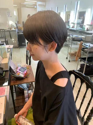 ショート カラー 荒島 由佳のヘアスタイル