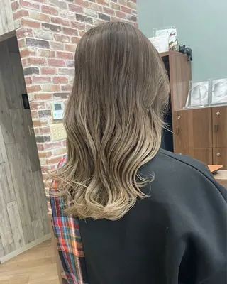 セミロング カラー シミズ カエデ🍁のヘアスタイル